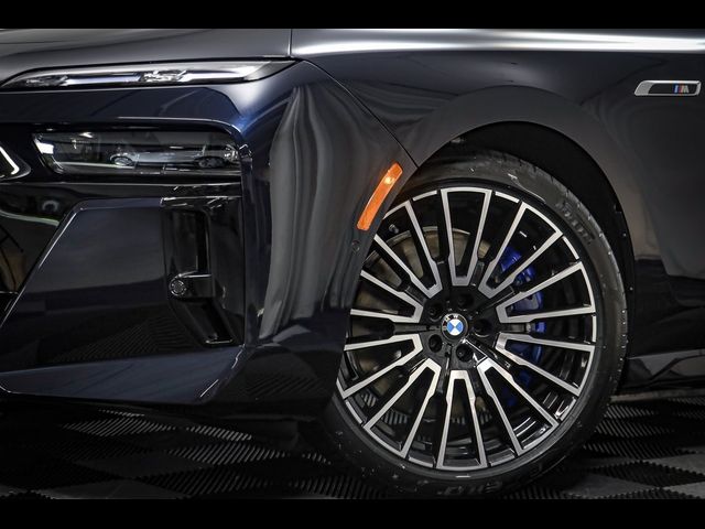 2025 BMW i7 M70