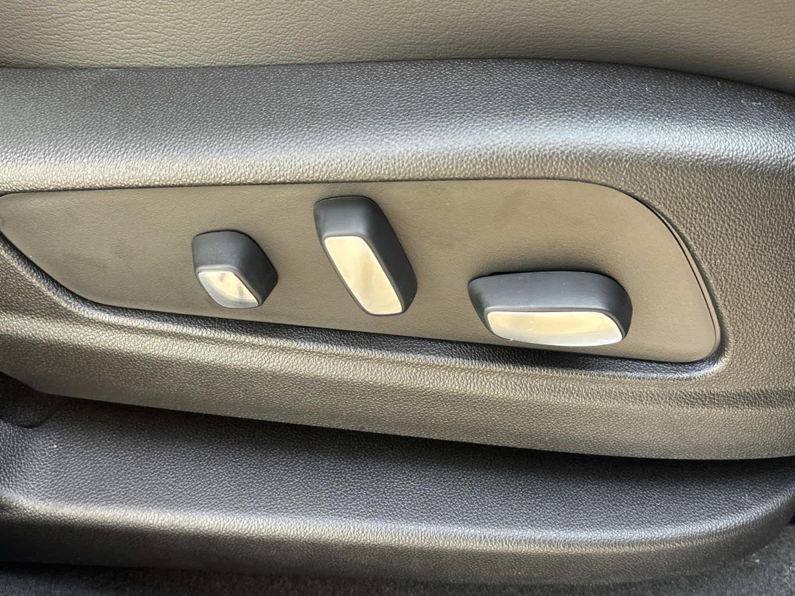 Vehicle image 46 of 54