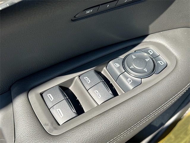 Vehicle image 8 of 18