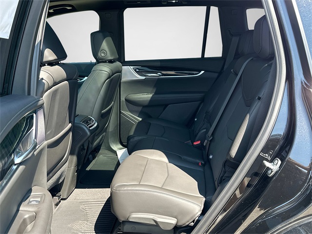 Vehicle image 11 of 18