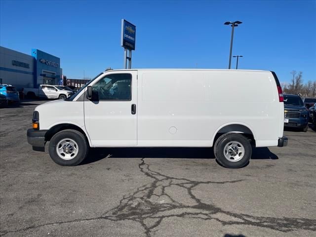 2025 Chevrolet Express Base