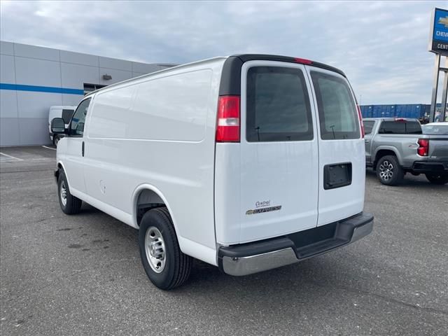 2025 Chevrolet Express Base