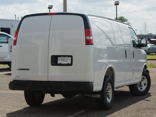 2025 Chevrolet Express Base
