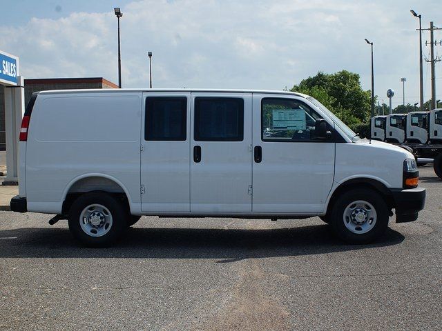 2025 Chevrolet Express Base