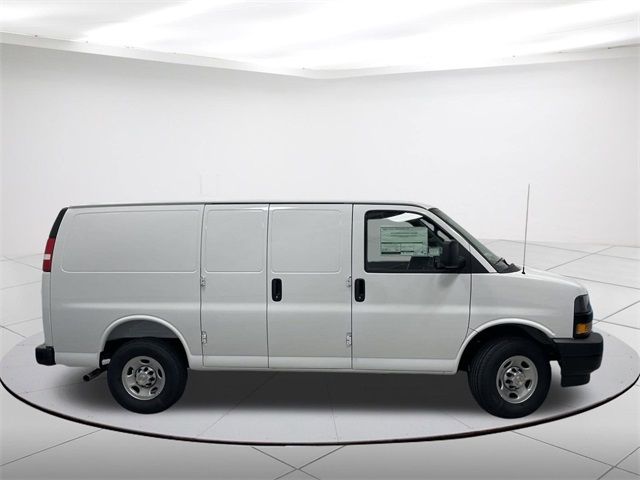 2025 Chevrolet Express Base