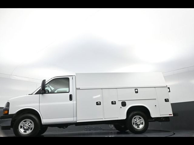 2025 Chevrolet Express Base