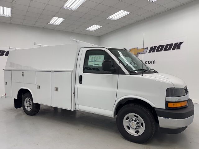 2025 Chevrolet Express Base