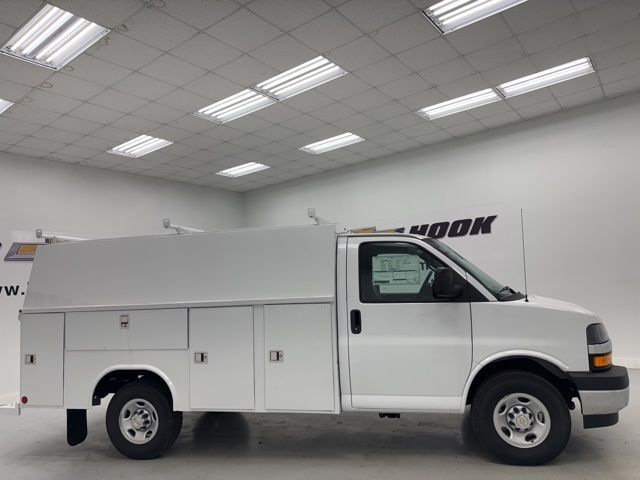 2025 Chevrolet Express Base