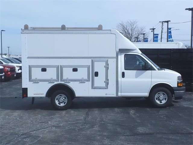 2025 Chevrolet Express Base
