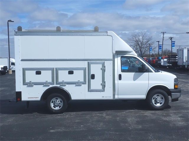 2025 Chevrolet Express Base