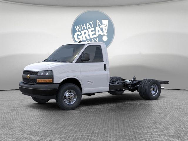 2025 Chevrolet Express Base