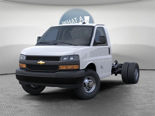 2025 Chevrolet Express Base