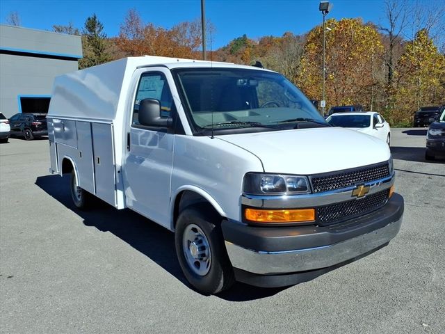 2025 Chevrolet Express Base