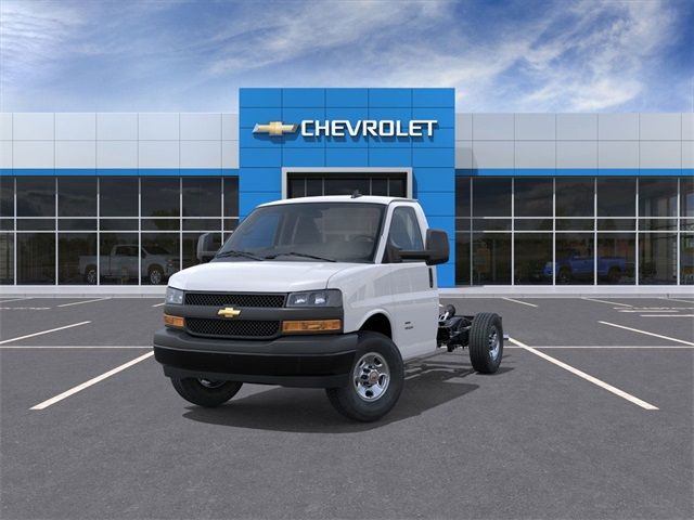 2025 Chevrolet Express Base