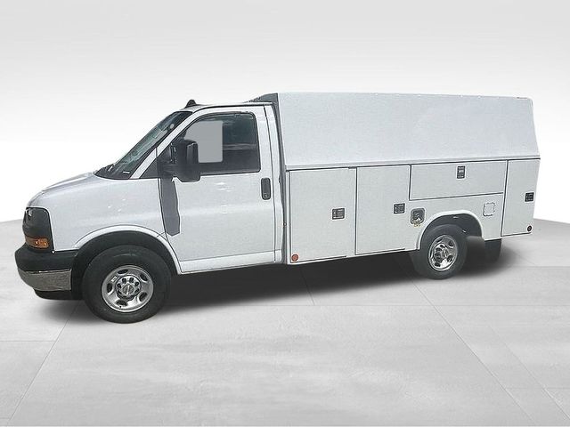 2025 Chevrolet Express Base