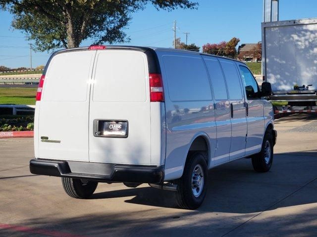 2025 Chevrolet Express Base