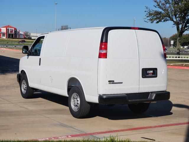 2025 Chevrolet Express Base