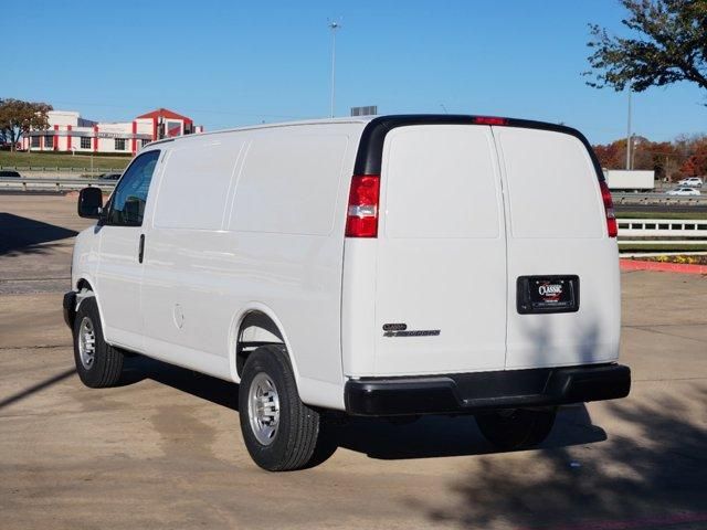 2025 Chevrolet Express Base