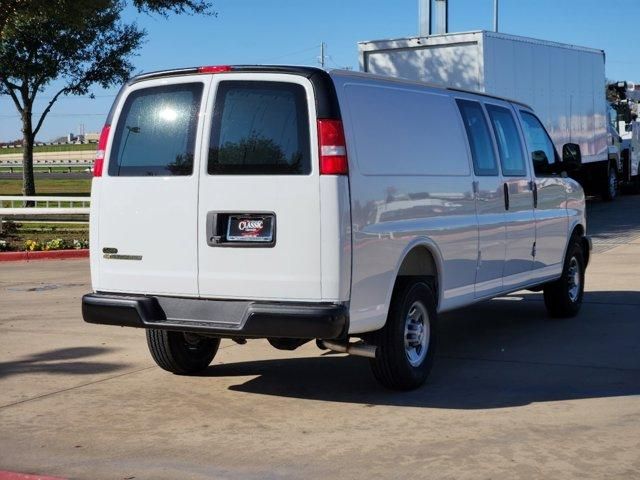 2025 Chevrolet Express Base