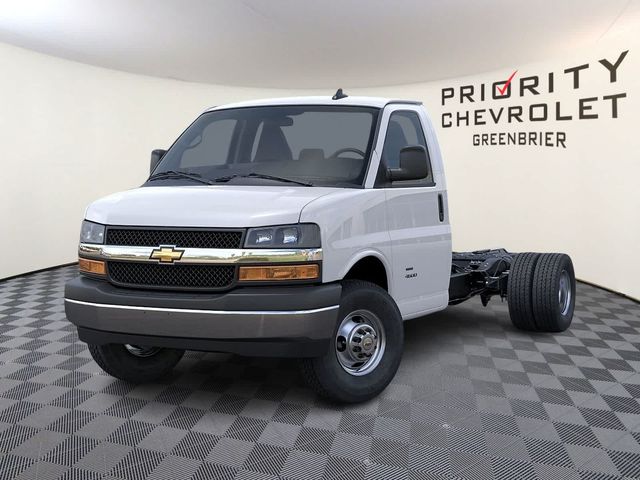 2025 Chevrolet Express Base