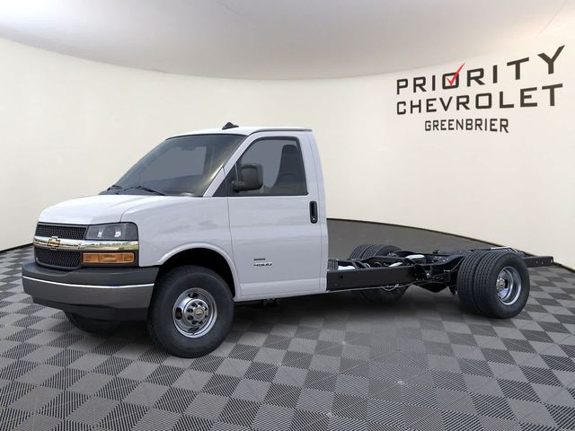 2025 Chevrolet Express Base