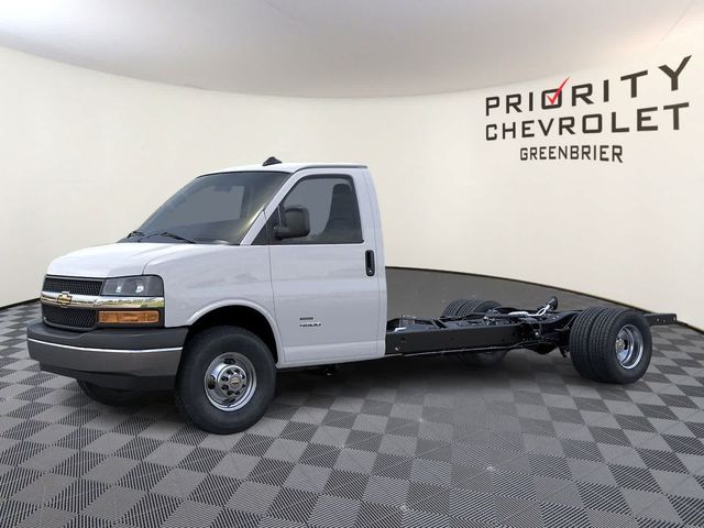 2025 Chevrolet Express Base