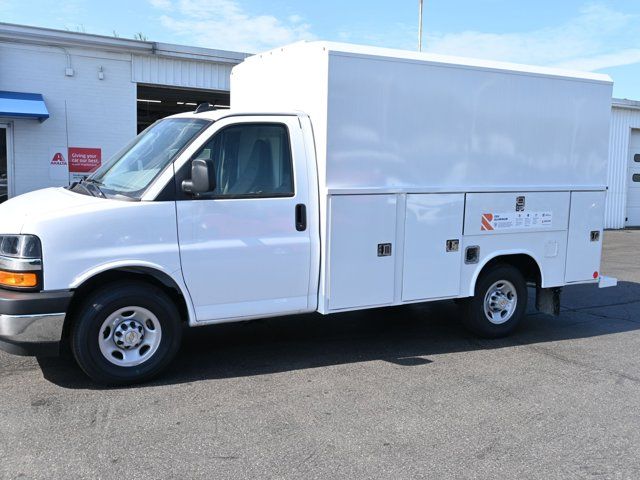 2025 Chevrolet Express Base