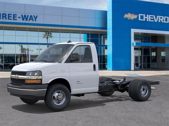 2025 Chevrolet Express Base