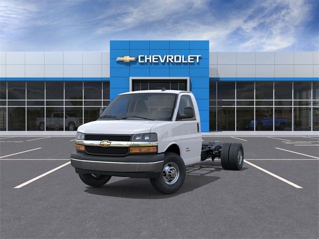 2025 Chevrolet Express Base