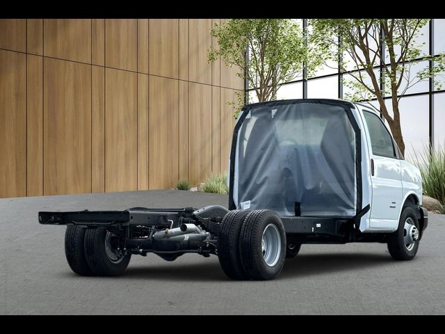 2025 Chevrolet Express Base