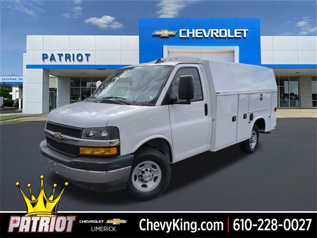 2025 Chevrolet Express Base