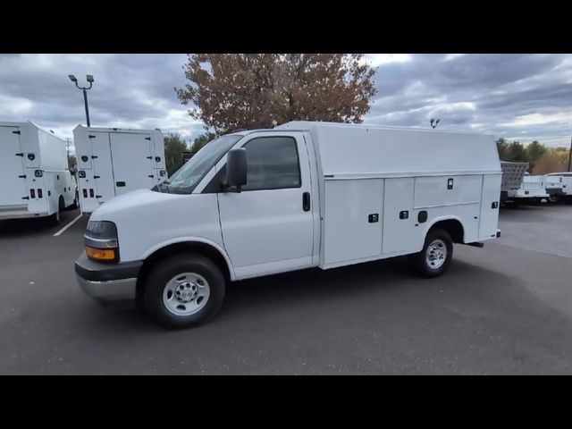 2025 Chevrolet Express Base