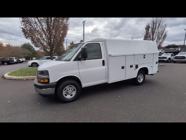 2025 Chevrolet Express Base