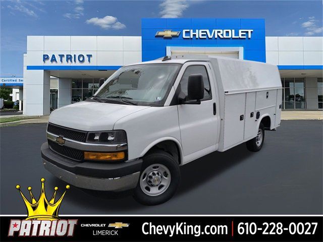 2025 Chevrolet Express Base