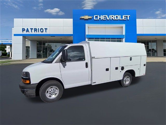 2025 Chevrolet Express Base