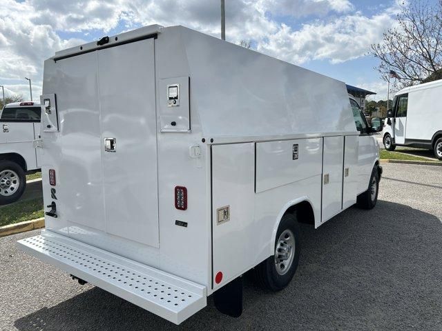 2025 Chevrolet Express Base