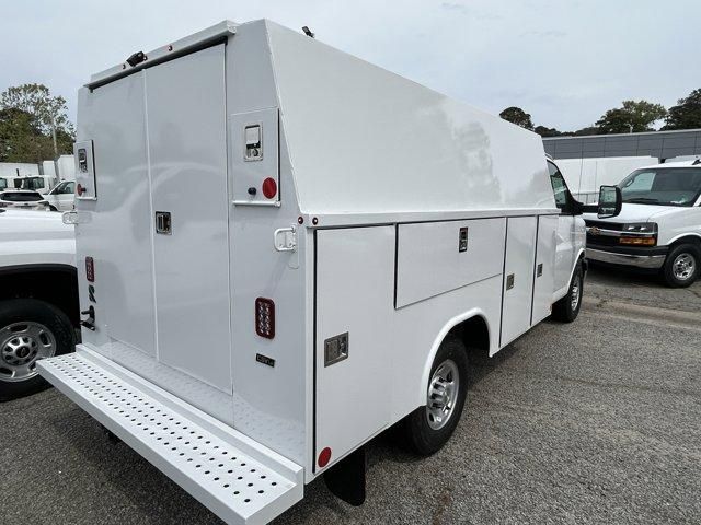 2025 Chevrolet Express Base