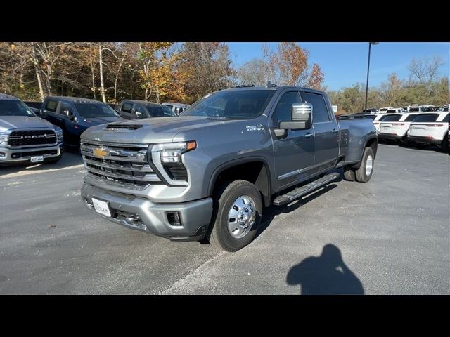 2025 Chevrolet Silverado 3500HD High Country