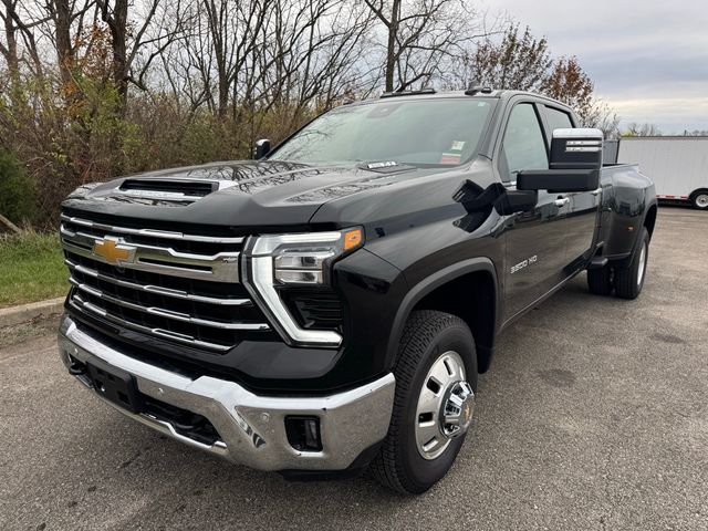 2025 Chevrolet Silverado 3500HD LTZ