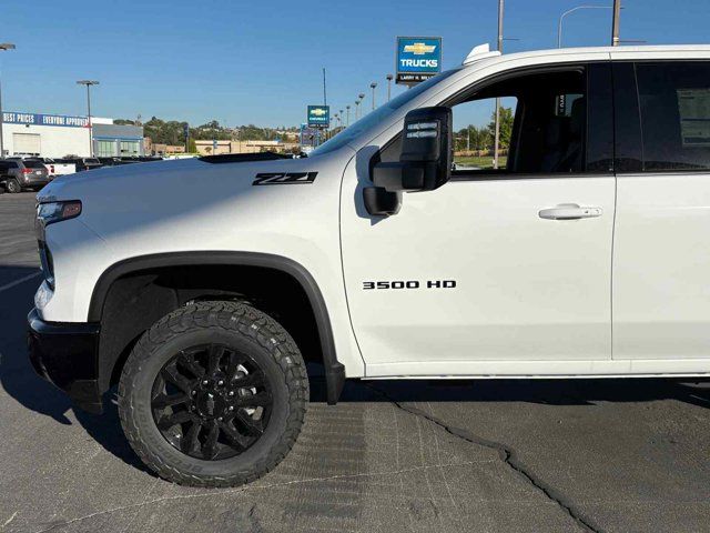 2025 Chevrolet Silverado 3500HD LTZ