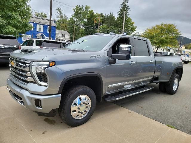 2025 Chevrolet Silverado 3500HD High Country