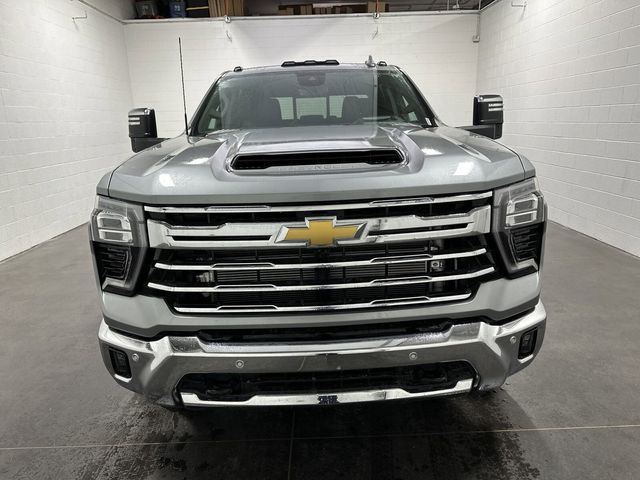 2025 Chevrolet Silverado 3500HD LTZ