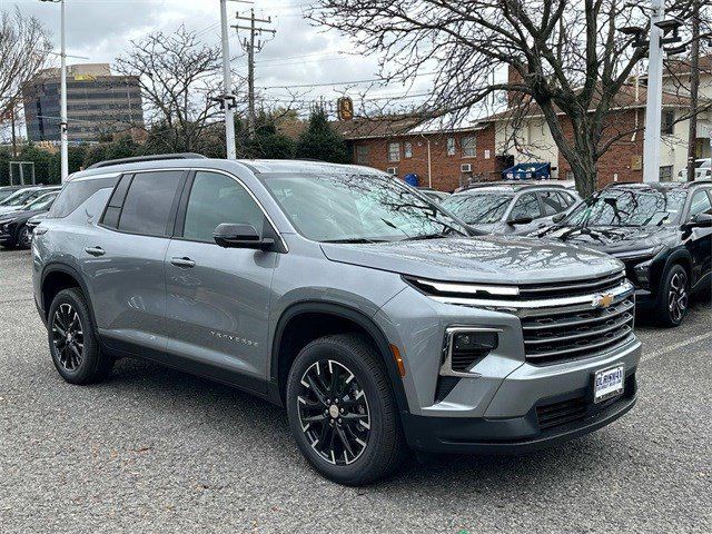 2025 Chevrolet Traverse FWD LT