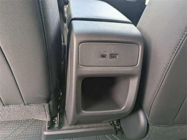 Vehicle image 24 of 26