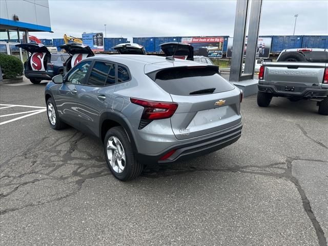 2025 Chevrolet Trax LS