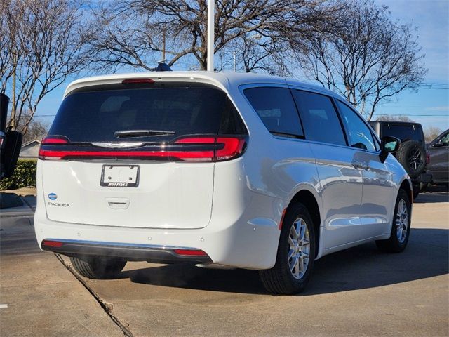 2025 Chrysler Pacifica Select