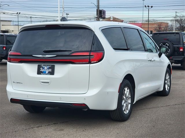 2025 Chrysler Pacifica Select