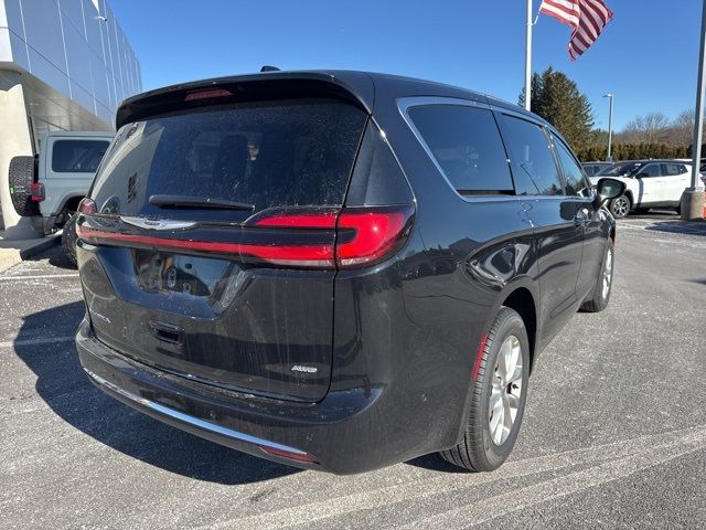 2025 Chrysler Pacifica Select