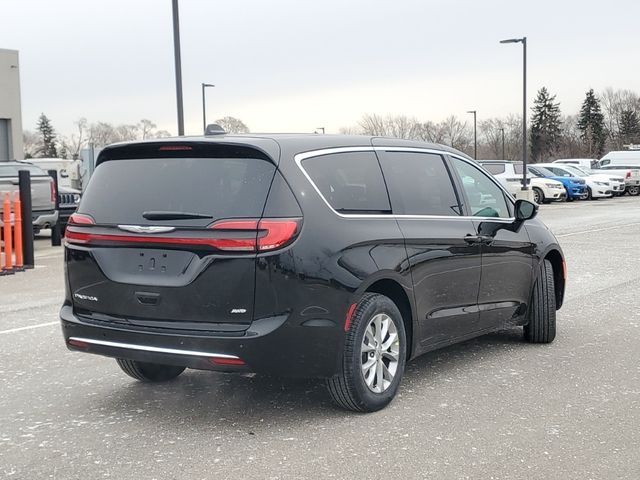 2025 Chrysler Pacifica Select