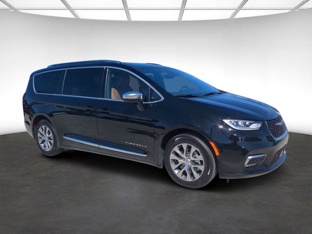 2025 Chrysler Pacifica Hybrid Pinnacle